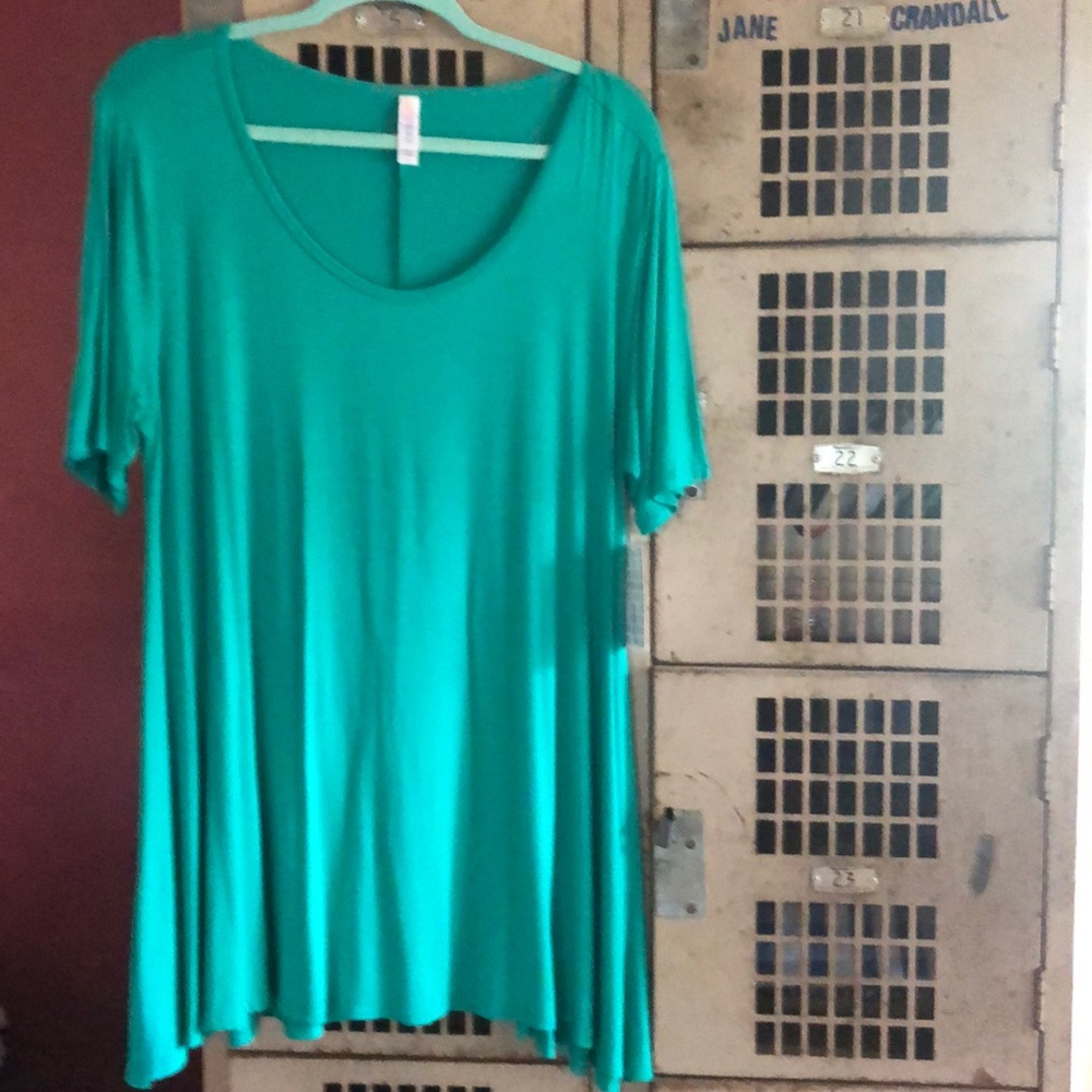 LuLaRoe Perfect T size L